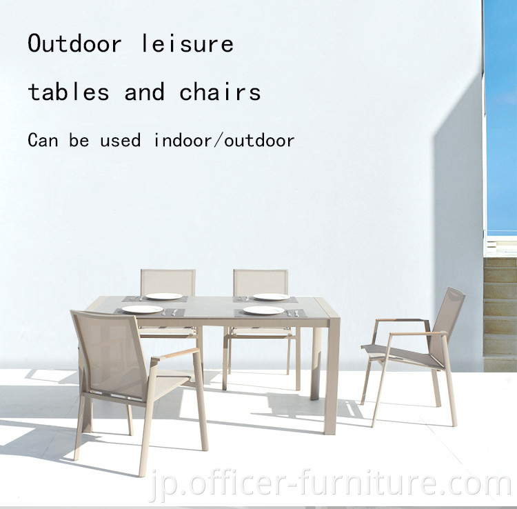 It can be used indoors or outdoors